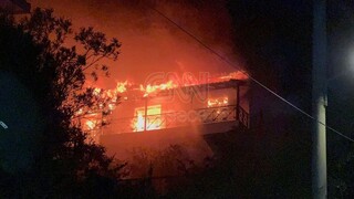 Φωτιά στην Πεντέλη: Κάηκε σπίτι στο Ντράφι