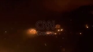 Πύρινη κόλαση στην Αττική:  Στις φλόγες σπίτια - Εκκενώνεται η Πεντέλη, νέο μήνυμα του 112