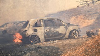Φωτιά Πεντέλη - ΔΕΔΔΗΕ: Στο σημείο της πυρκαγιάς τα προβλήματα ηλεκτροδότησης