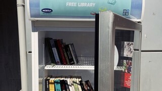 Διψά για γνώση: Στη Χαλκιδική τα βιβλία μάς περιμένουν μέσα σε ένα ψυγείο