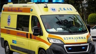 Σοβαρό ατύχημα στη Θήβα: 45χρονος παρασύρθηκε από τρένο και έχασε το πόδι του