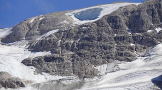 Τεράστιος παγετώνας στις Ελβετικές Άλπεις λιώνει με γρήγορους ρυθμούς