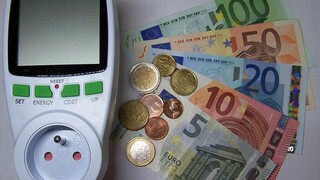 Λογαριασμοί ρεύματος: Πλαφόν 5 ευρώ στα μηνιαία πάγια - Τι αλλάζει με την κατάργηση της ρήτρας