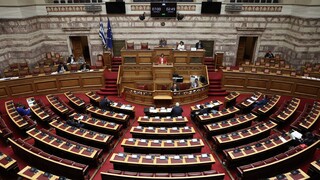 Ερώτηση βουλευτών του ΣΥΡΙΖΑ στον πρωθυπουργό για τις παρακολουθήσεις κινητών τηλεφώνων