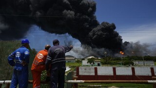 Κούβα: Κεραυνός προκάλεσε φωτιά σε πετρελαϊκές εγκαταστάσεις - Πολλοί τραυματίες και αγνοούμενοι