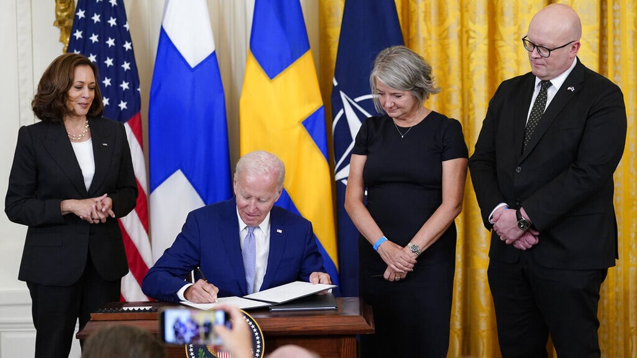 Υπέγραψε ο Μπάιντεν την εισδοχή Σουηδίας και Φινλανδίας στο NATO – «Ισχυροί και αξιόπιστοι σύμμαχοι»