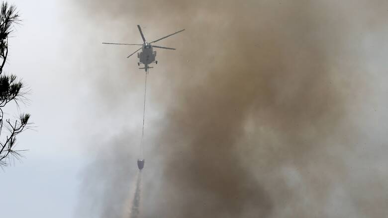 Μαίνεται η φωτιά στη Θάσο: Μήνυμα του 112 για προληπτική εκκένωση στα Κοίνυρα λόγω καπνού