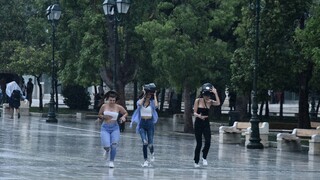 Κακοκαιρία: «Βούλιαξαν» από βροχές και καταιγίδες Ήπειρος και Θεσσαλία