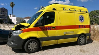 Τροχαίο δυστύχημα στο Άργος: Ασθενοφόρο που μετάφερε ασθενή, παρέσυρε ηλικιωμένη