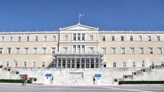 Παρακολουθήσεις: Κόντρα κυβέρνησης-ΣΥΡΙΖΑ μετά τις καταγγελίες για χρήση πόρων του Ταμείου Ανάκαμψης