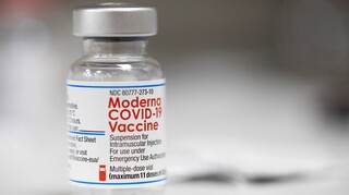 Κορωνοϊός: Εγκρίθηκε το εμβόλιο της Moderna για την μετάλλαξη Όμικρον - Πότε αναμένεται στην Ελλάδα