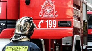 Φωτιά σε εγκαταλελειμμένο κτήριο στην Αθήνα - Άμεση κινητοποίηση της Πυροσβεστικής