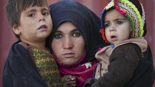DW: Ο κόσμος πεινάει στο Αφγανιστάν - Θύματα κυρίως τα παιδιά