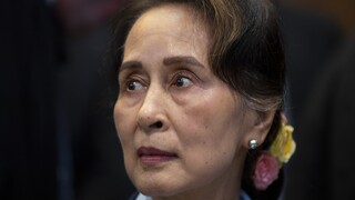Μιανμάρ: Η «θεία» αποκαθηλώθηκε, οι γενοκτονίες συνεχίζονται, η παπαρούνα ανθίζει