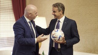 Συνάντηση Μητσοτάκη με τον πρόεδρο της FIFA στο Κατάρ