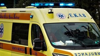 Εύβοια: Φορτηγό έπεσε σε γκρεμό - Tραυματίες ένας άνδρας και ένας ανήλικος
