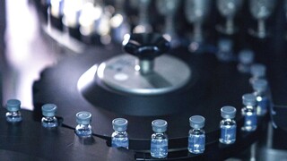 Κορωνοϊός: Ο FDA ενέκρινε τη νέα έκδοση των εμβολίων Pfizer και Moderna που στοχεύουν την Όμικρον