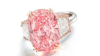 Ένα σπάνιο ροζ διαμάντι βγαίνει σε δημοπρασία και αναμένεται να σπάσει όλα τα ρεκόρ