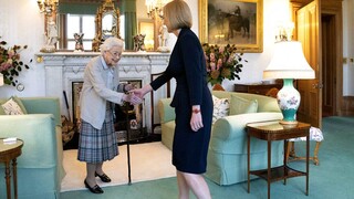 Βρετανία: Η βασίλισσα Ελισάβετ διόρισε την Λιζ Τρας στη θέση του πρωθυπουργού