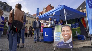 Στις κάλπες σήμερα οι Σουηδοί για μια αμφίρροπη εκλογική μάχη