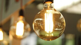 Κομισιόν: Τα τρία έκτακτα μέτρα για μείωση των τιμών ενέργειας - Η πρόταση για εξοικονόμηση ρεύματος