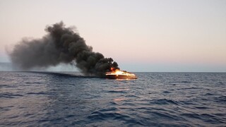 Κεφαλονιά: Βυθίστηκε σκάφος μετά από φωτιά - Σώοι οι επιβαίνοντες