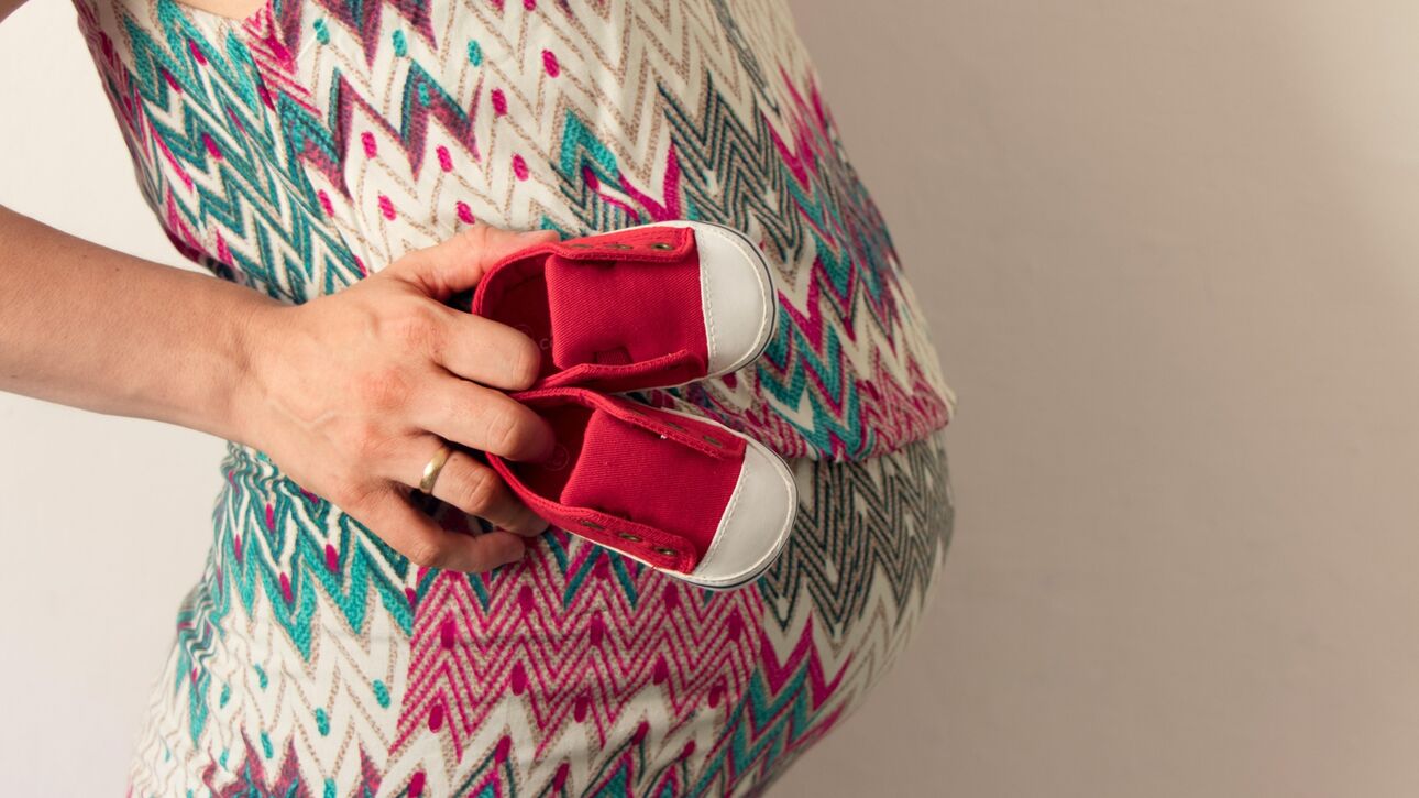 Επίδομα μητρότητας: Χρονική επέκταση και για τον ιδιωτικό τομέα - Τι αλλάζει  - CNN.gr