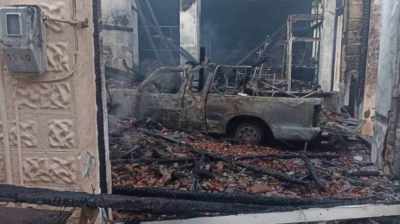 Μυτιλήνη: Έβαλε φωτιά στο σπίτι και το κατάστημα του αδερφού του – Ένας νεκρός