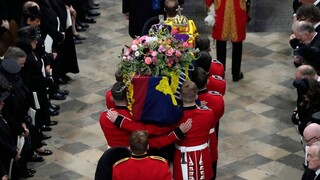 Κηδεία Βασίλισσας Ελισάβετ: Καρέ – καρέ η άφιξη της βασιλικής οικογένειας
