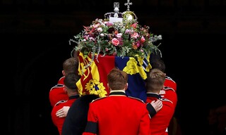 Η Βρετανία αποχαιρέτησε τη βασίλισσά της: Η κηδεία της Ελισάβετ σε 20 καρέ