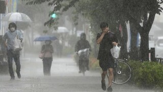 Ο τυφώνας Νανμαντόλ σφυροκόπησε την Ιαπωνία: Τέσσερις νεκροί και πάνω από 100 τραυματίες