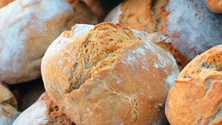 «Μαχαίρι» και στην κατανάλωση ψωμιού – Τι συμβαίνει με την τιμή του στην Ελλάδα