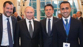 «Αναμνηστικές» φωτογραφίες Πούτιν με Ιταλούς ηγέτες αναρτά η ρωσική πρεσβεία στη Ρώμη