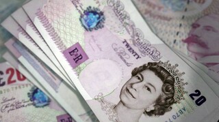 Βρετανία: Κάτω από τα 1,10 δολάρια υποχώρησε η στερλίνα