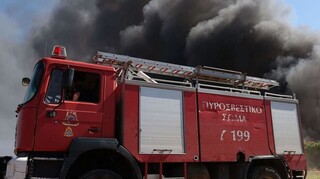 Φωτιά στον Μαραθώνα: Επί ποδός ισχυρή δύναμη της Πυροσβεστικής