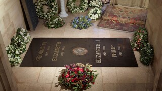 Βρετανία: Αυτή είναι η πρώτη φωτογραφία από τον τάφο της Ελισάβετ - Δίπλα στον Φίλιππο