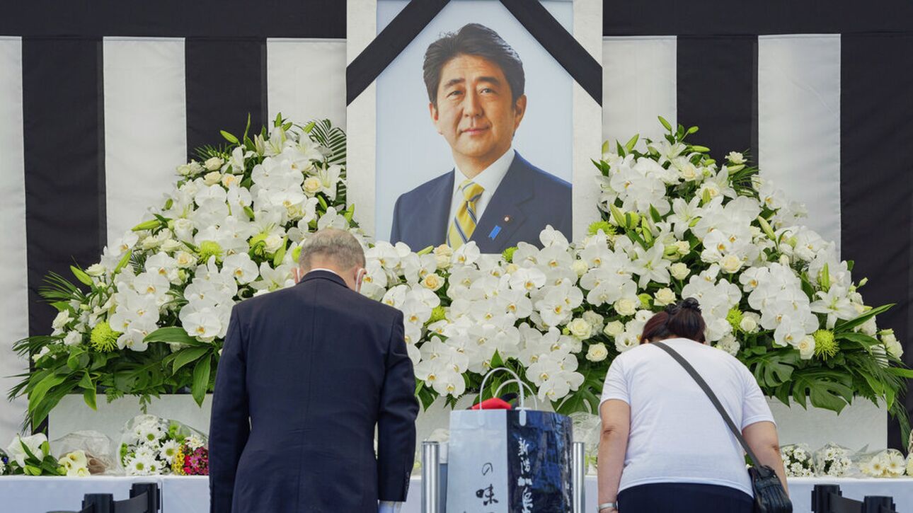 Η Ιαπωνία αποχαιρέτησε τον Σίνζο Άμπε εν μέσω διαδηλώσεων