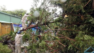 Τυφώνας Νόρου: Σφυροκοπά το Βιετνάμ μετά το σαρωτικό πέρασμα στις Φιλιππίνες