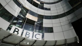 BBC: Κατάργηση 382 θέσεων εργασίας από τη διεθνή υπηρεσία