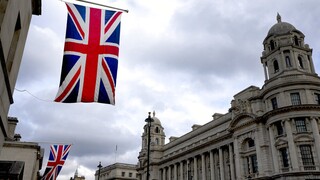 Βρετανία: Υπερασπίστηκε τον «μίνι προϋπολογισμό» ο υπουργός Οικονομικών