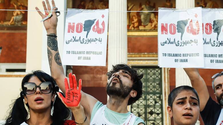 Προπύλαια: Νέα συγκέντρωση αλληλεγγύης προς το κίνημα αμφισβήτησης στο Ιράν