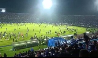Εκατόμβη στην Ινδονησία μετά από ποδοσφαιρικό αγώνα