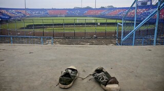 Ποδοσφαιρικός αγώνας βάφτηκε με αίμα: Τουλάχιστον 125 νεκροί στην Ινδονησία