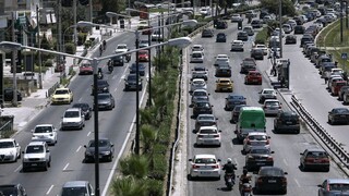 Αυξημένη κίνηση στους δρόμους: Πού εντοπίζονται προβλήματα