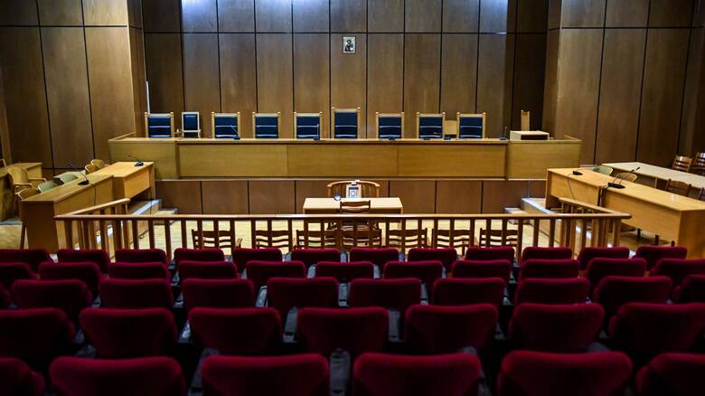 Δίκη πρώην ντράμερ Πυξ Λαξ: Διεκόπη η δίκη λόγω προβλημάτων υγείας του κατηγορούμενου