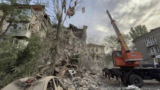 Νέα πυραυλικά χτυπήματα σε συγκρότημα κατοικιών στη Ζαπορίζια - Τουλάχιστον δύο νεκροί