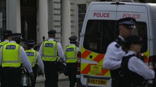 Συναγερμός στο Λονδίνο: Τρεις άνθρωποι τραυματίστηκαν σε επίθεση με μαχαίρι