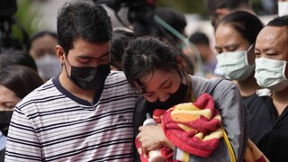 Ανείπωτος θρήνος στην Ταϊλάνδη για τη σφαγή των νηπίων στον παιδικό σταθμό - 37 συνολικά οι νεκροί