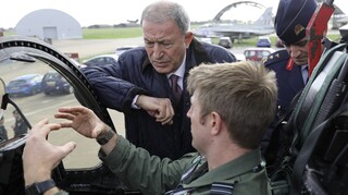 Επίσκεψη του Ακάρ στο Λονδίνο με το βλέμα στα μαχητικά Eurofighter Typhoon