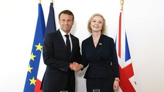 Γαλλία - Βρετανία έρχονται πιο κοντά: Μακρόν και Τρας συσφίγγουν τις σχέσεις τους